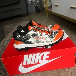 Boombah Men’s Dart Molded Baseball Cleats Digi Camo Orange